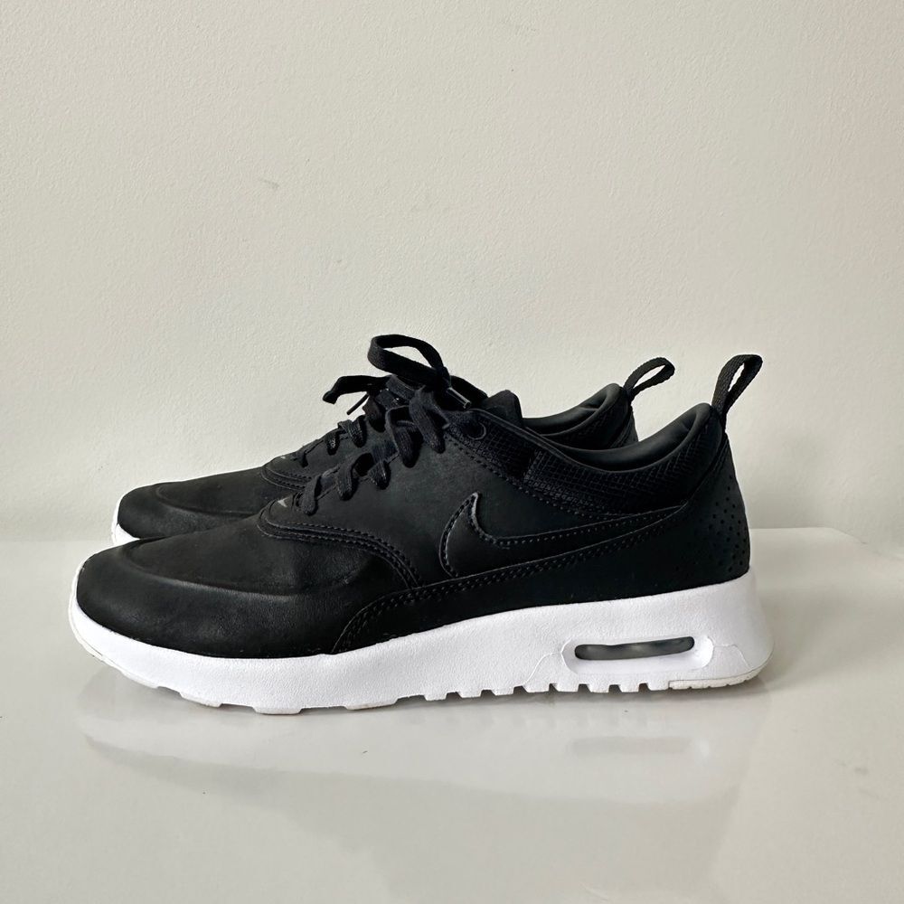 Nike Black and White Air Max Sneakers Size 9